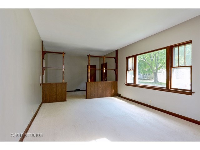 409 Howell Pl, Aurora, IL 60505 photo 2