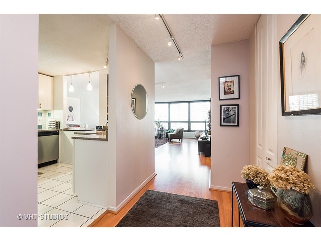 360 E Randolph St #307, Chicago, IL 60601 photo 2