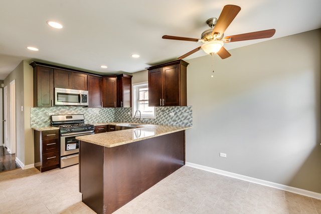 146 E 124th St, Chicago, IL 60628 photo 4