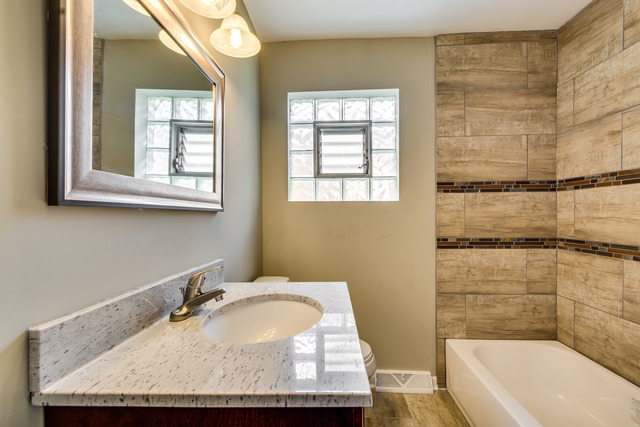 146 E 124th St, Chicago, IL 60628 photo 9