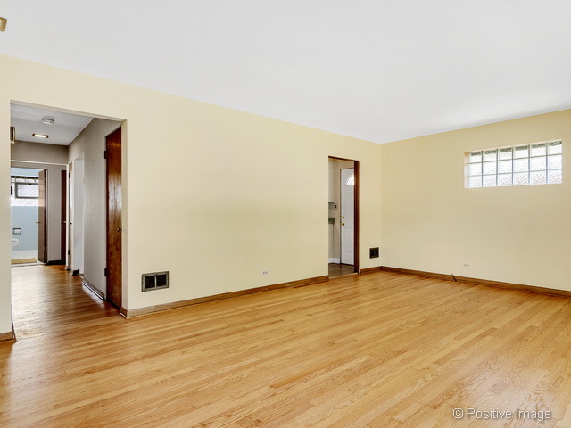 9033 Roach Ave, Brookfield, IL 60513 photo 5