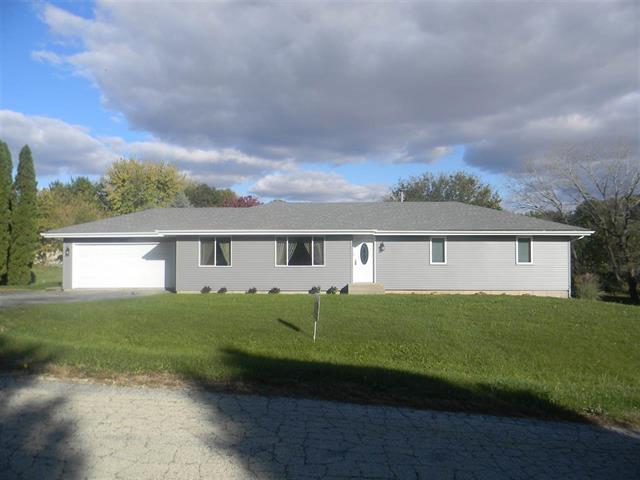 9585 Cinnabar Dr, Roscoe, IL 61073 photo 1