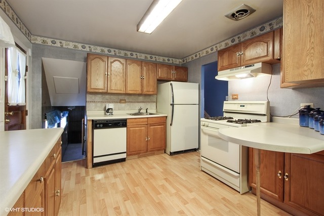560 Western St, Hoffman Estates, IL 60169 photo 3