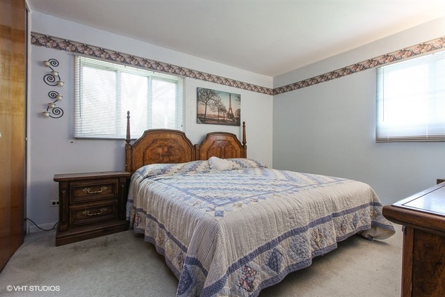 560 Western St, Hoffman Estates, IL 60169 photo 7