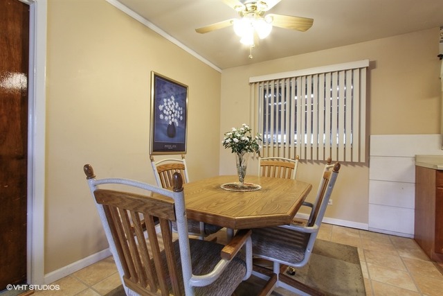 560 Western St, Hoffman Estates, IL 60169 photo 5