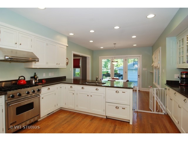 296 Nuttall Rd, Riverside, IL 60546 photo 8