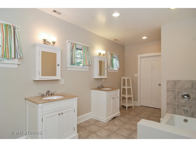 296 Nuttall Rd, Riverside, IL 60546 photo 14