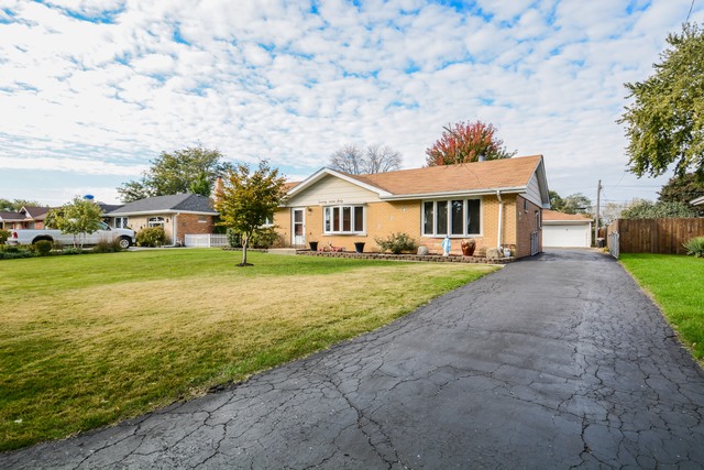 7740 S Sholer Ave, Bridgeview, IL 60455 photo 2