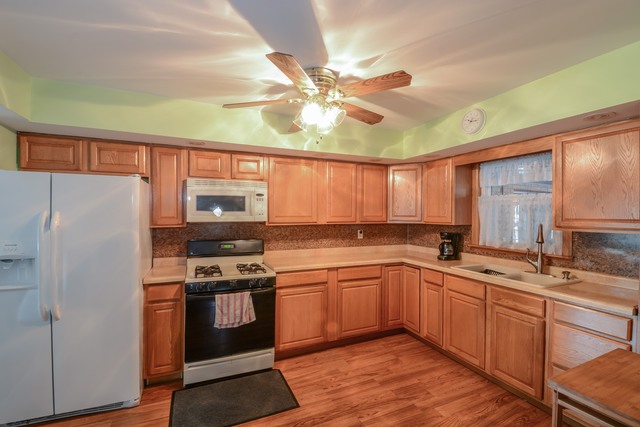 7740 S Sholer Ave, Bridgeview, IL 60455 photo 3