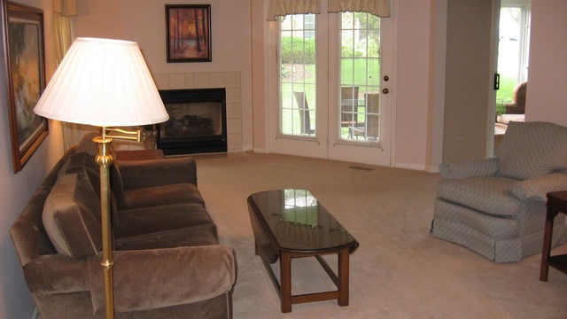 809 Persimmon Ln #B, Mount Prospect, IL 60056 photo 2