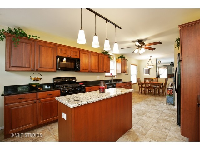 695 Fox Run Ln, Algonquin, IL 60102 photo 6
