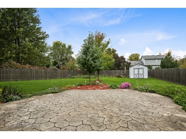 695 Fox Run Ln, Algonquin, IL 60102 photo 24