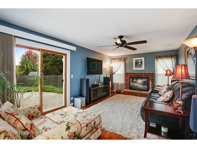 695 Fox Run Ln, Algonquin, IL 60102 photo 3