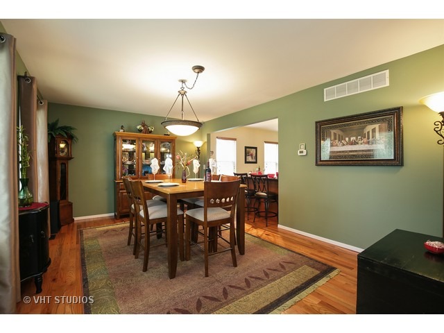 695 Fox Run Ln, Algonquin, IL 60102 photo 8