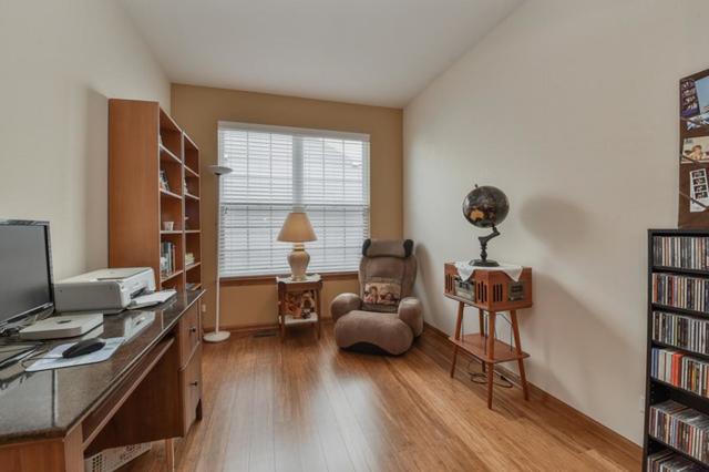 1200 Heathrow Ln, Aurora, IL 60502 photo 4