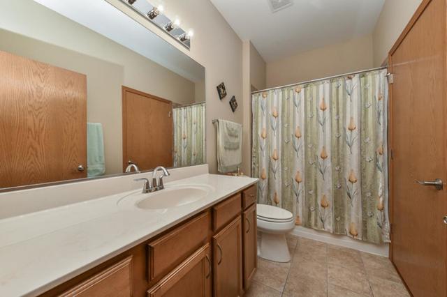 1200 Heathrow Ln, Aurora, IL 60502 photo 3