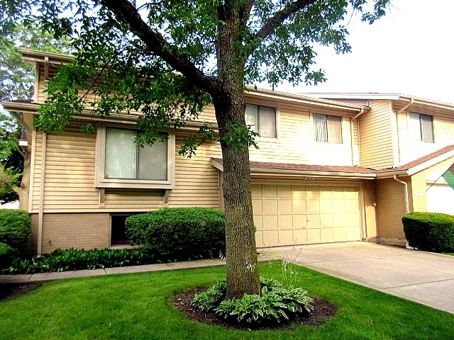 18670 Golfview Dr, Hazel Crest, IL 60429 photo 1