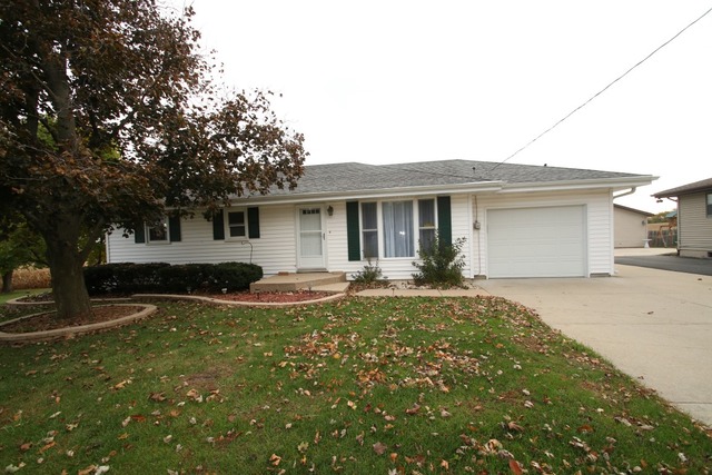1104 Madison St, Pecatonica, IL 61063 photo 1