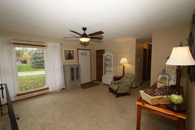 1104 Madison St, Pecatonica, IL 61063 photo 2