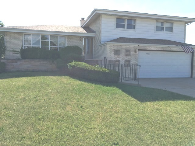 9328 Clancy Dr, Des Plaines, IL 60016 photo 1