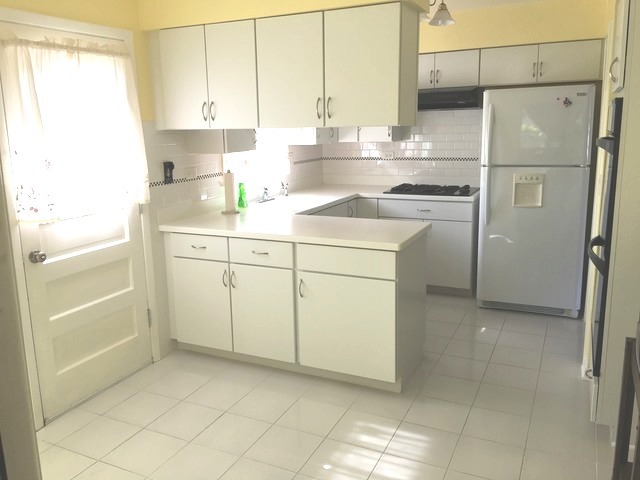 9328 Clancy Dr, Des Plaines, IL 60016 photo 5