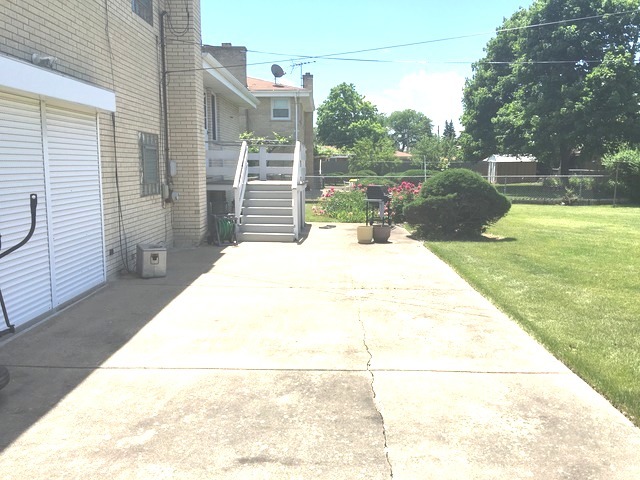 9328 Clancy Dr, Des Plaines, IL 60016 photo 14