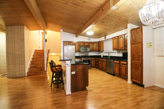 630 Clearview Dr, Glenview, IL 60025 photo 3
