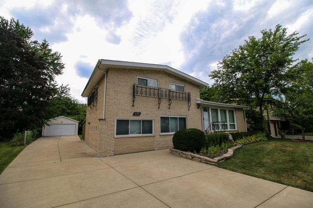630 Clearview Dr, Glenview, IL 60025 photo 1