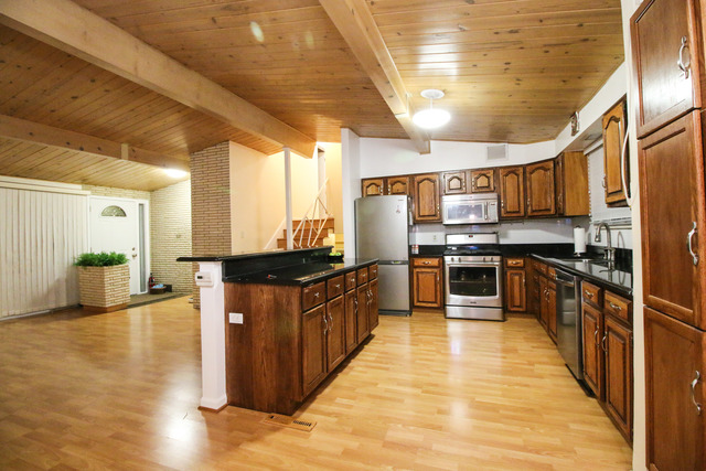 630 Clearview Dr, Glenview, IL 60025 photo 4