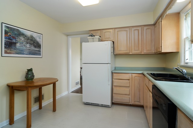 170 Highland Ave, Wheeling, IL 60090 photo 3