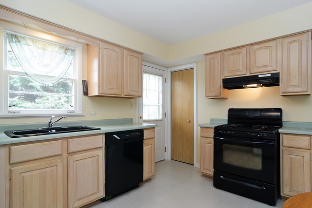 170 Highland Ave, Wheeling, IL 60090 photo 4