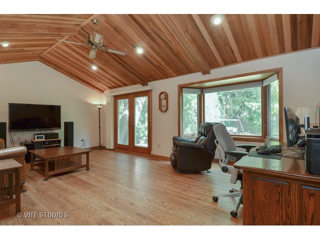 1043 Gladish Ln, Glenview, IL 60025 photo 3