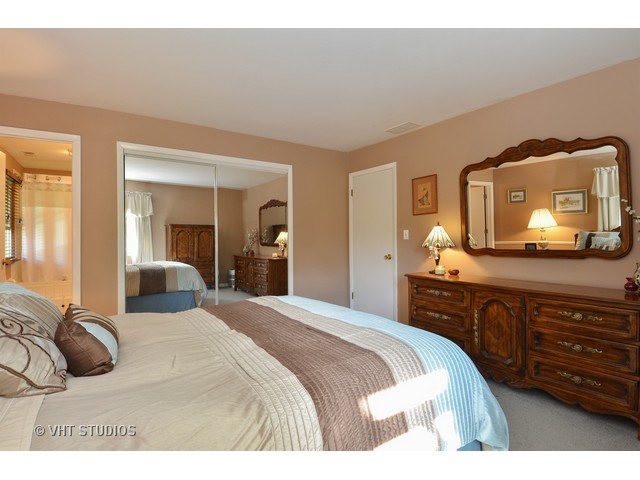 1043 Gladish Ln, Glenview, IL 60025 photo 13