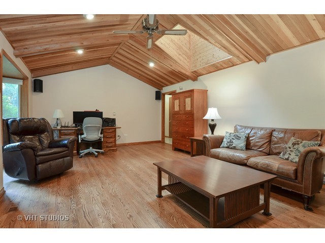 1043 Gladish Ln, Glenview, IL 60025 photo 5