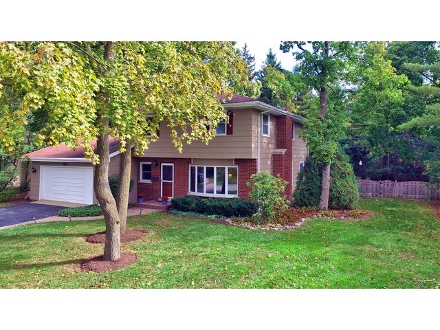 1043 Gladish Ln, Glenview, IL 60025 photo 1