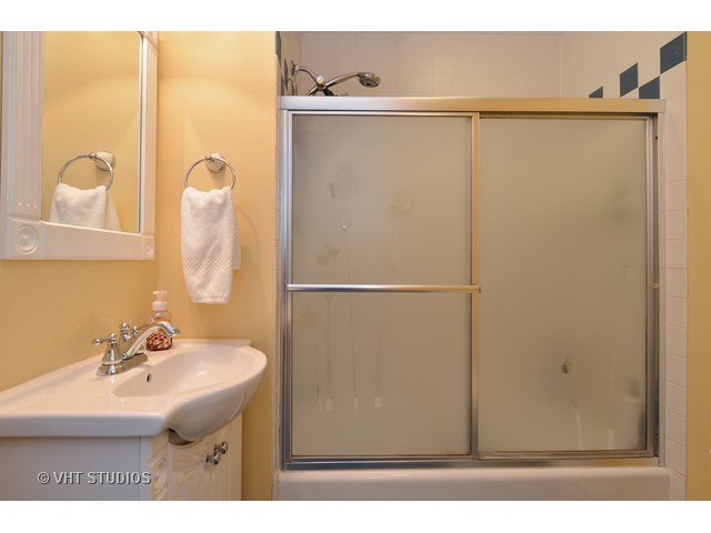 1043 Gladish Ln, Glenview, IL 60025 photo 17
