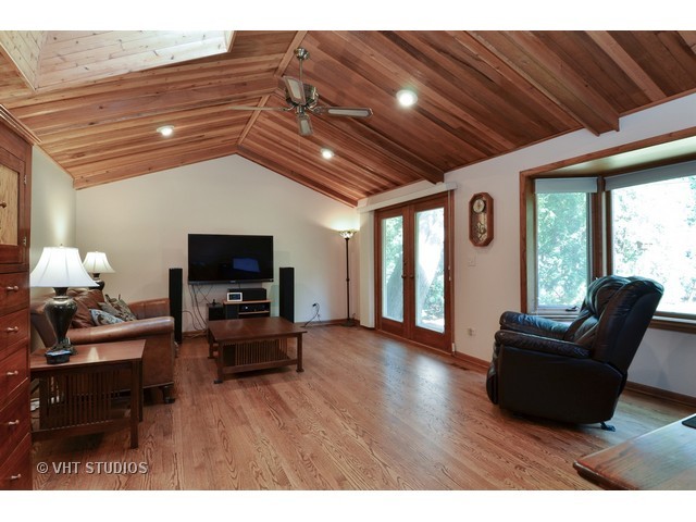 1043 Gladish Ln, Glenview, IL 60025 photo 4