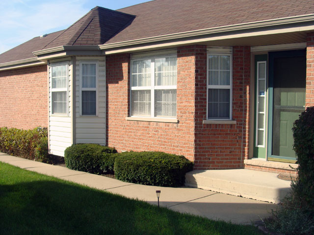 25 Cunningham Ln, Park Forest, IL 60466 photo 2