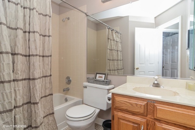 587 Edington Ln, Gurnee, IL 60031 photo 16