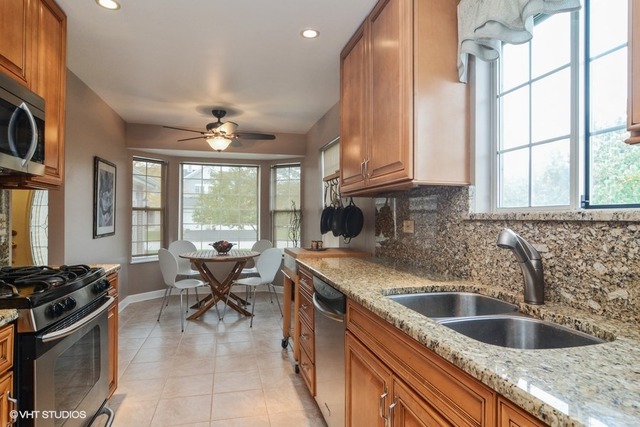 587 Edington Ln, Gurnee, IL 60031 photo 5