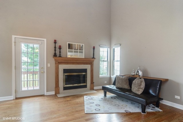 587 Edington Ln, Gurnee, IL 60031 photo 2