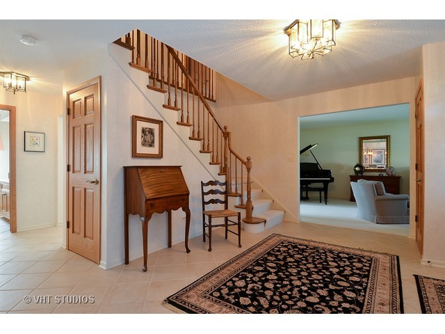 4341 Phyllis Dr, Northbrook, IL 60062 photo 2