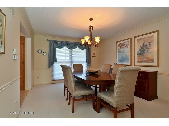 4341 Phyllis Dr, Northbrook, IL 60062 photo 5