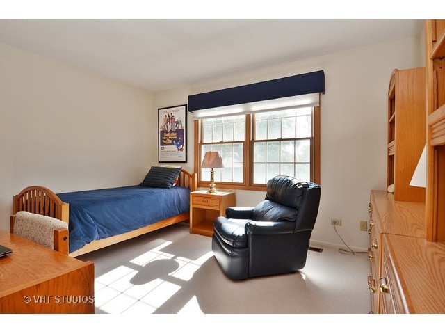 4341 Phyllis Dr, Northbrook, IL 60062 photo 14