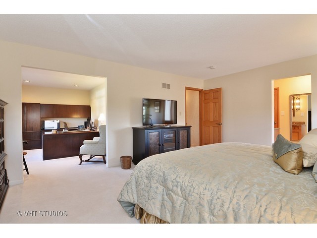 4341 Phyllis Dr, Northbrook, IL 60062 photo 11