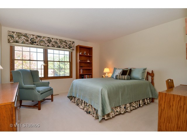 4341 Phyllis Dr, Northbrook, IL 60062 photo 13