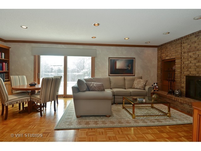 4341 Phyllis Dr, Northbrook, IL 60062 photo 6