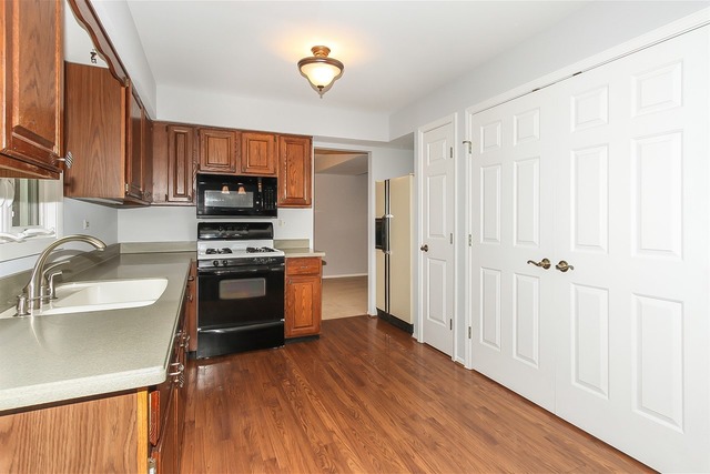 708 Bayberry Dr, Bartlett, IL 60103 photo 9