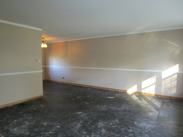 1067 Yorkshire Dr, Hanover Park, IL 60133 photo 4