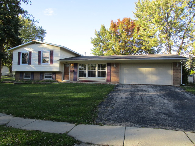 1067 Yorkshire Dr, Hanover Park, IL 60133 photo 1